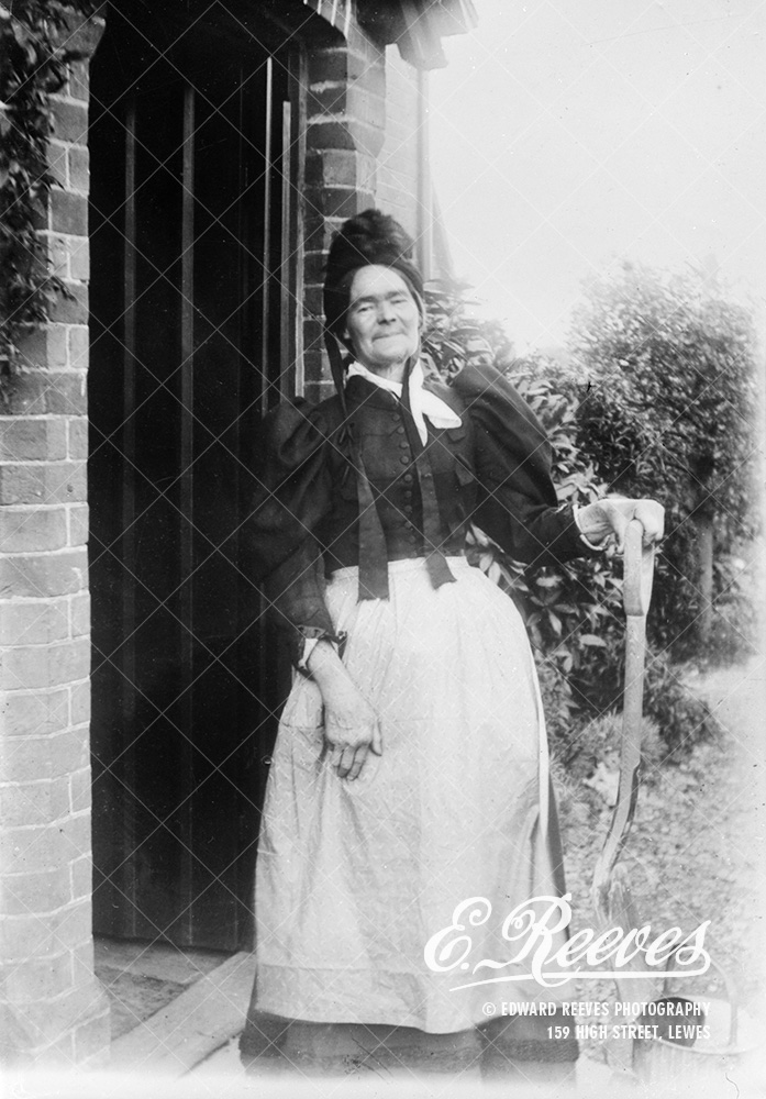 H2038 - Mrs Steere, c.1898